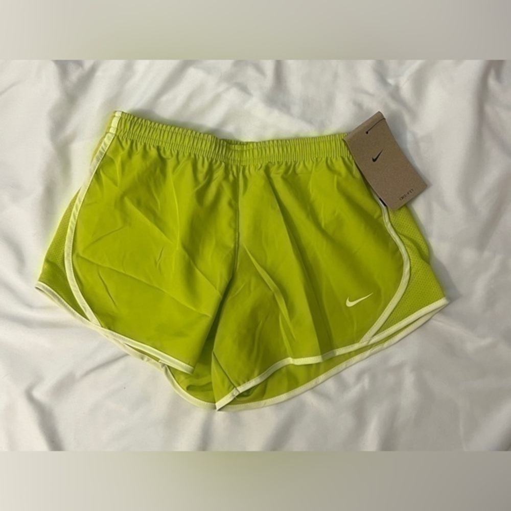 NWT Kid’s Nike Standard Fit Running Shorts Size Medium